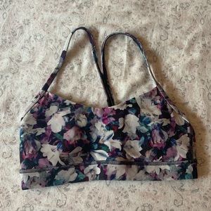 Lululemon sports bra